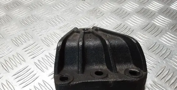 Hyundai Tucson TL Engine mounting bracket