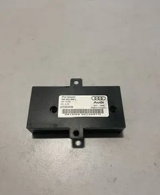 Audi A4 S4 B7 8E 8H iPod connector socket E11023596 000051444L
