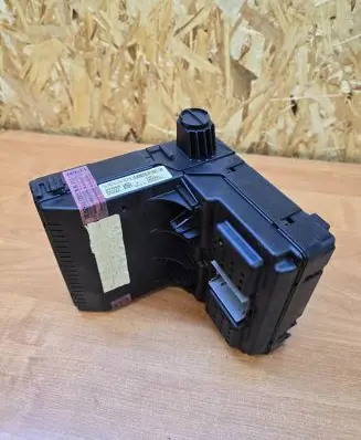 Volvo XC70 Fuse module 30765646 28043321