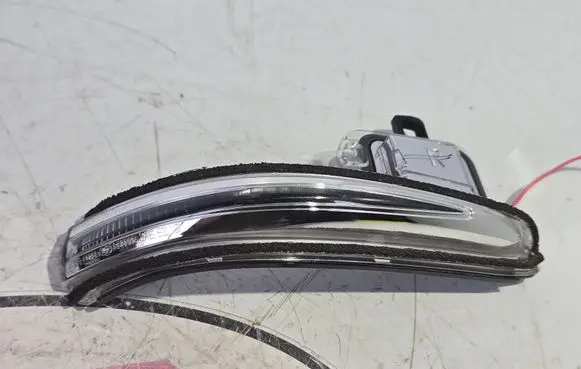 Toyota RAV 4 (XA40) Mirror indicator light M201191136