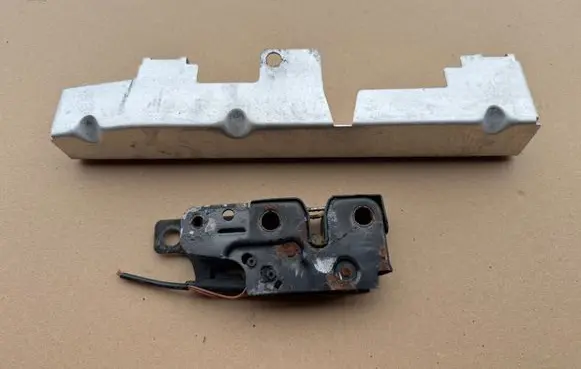 Audi TT TTS Mk2 Engine bonnet/hood lock/catch 8J0823509A 8J0823167A