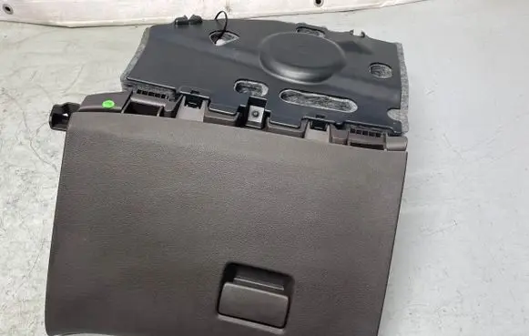 Opel Astra J Glove box 