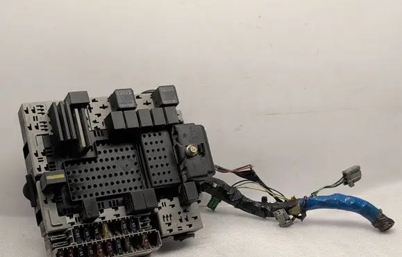 Volvo XC90 Fuse module 30679527 03W473