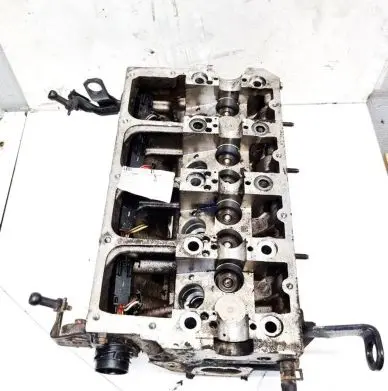Volkswagen Golf Plus Engine head 038103373r