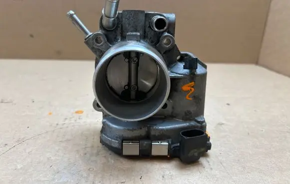Hyundai i30 Throttle valve 351002B150