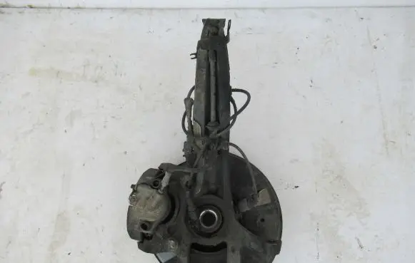 Volkswagen Touareg I Front wheel hub spindle knuckle 7L6407258A