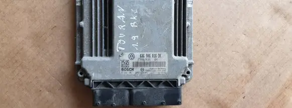 Volkswagen Touran I Engine control unit/module 03G906016DK