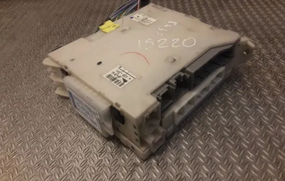 Lexus IS 220D-250-350 Fuse module 8273053050