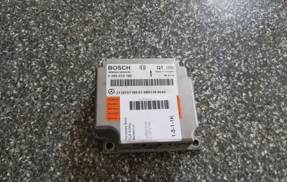 Mercedes-Benz CLS C219 Airbag control unit/module 0285010146