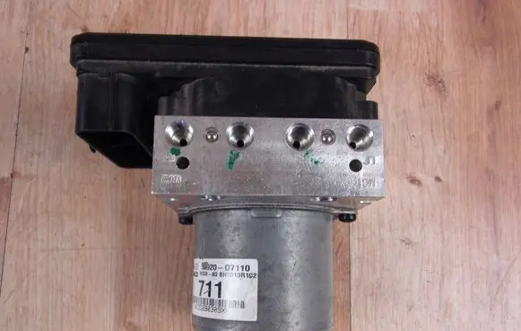 Hyundai Tucson TL ABS Pump 58920D7110 BE6003R102
