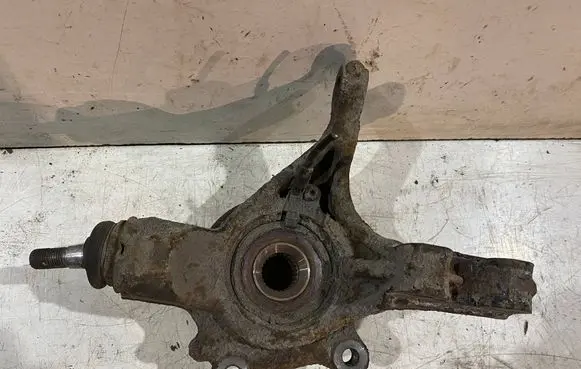 Citroen C4 I Picasso Front wheel hub 
