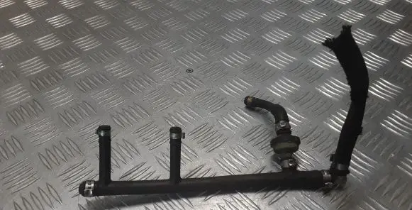 Audi A6 S6 C5 4B Vacuum line/pipe/hose 058133784R