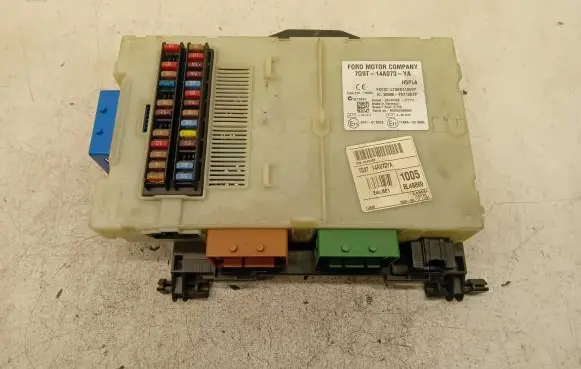 Ford Mondeo MK IV Fuse module 7G9T14A073YA 3659AF01125TP LTQF01125TP