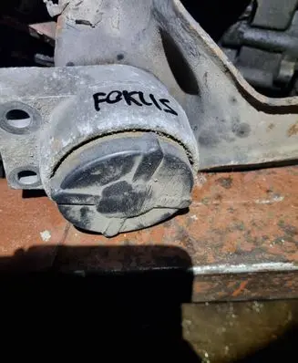 Ford Focus Engine mount bracket