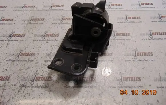 Toyota Avensis T270 Engine mount bracket