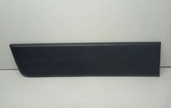 Rear fender molding trim