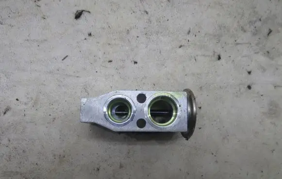 Nissan X-Trail T32 Air conditioning (A/C) expansion valve 922001HP0C