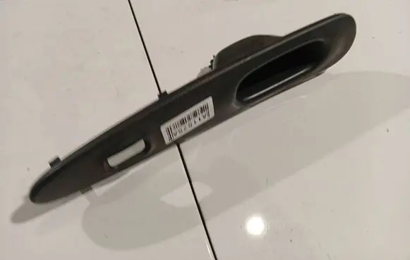 Hyundai Lantra II Front door window switch trim 612W02920