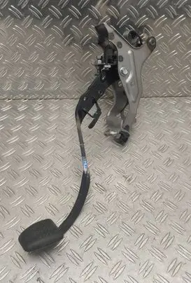Toyota Auris E180 Clutch pedal 