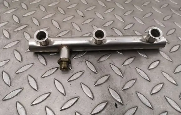 Audi A6 S6 C7 4G Fuel main line pipe 06E130090F