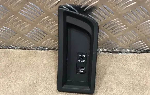 BMW 3 F30 F35 F31 AUX in-socket connector 9207358