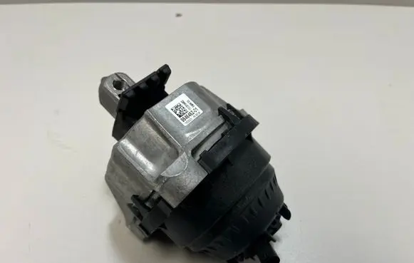 Engine mount bracket