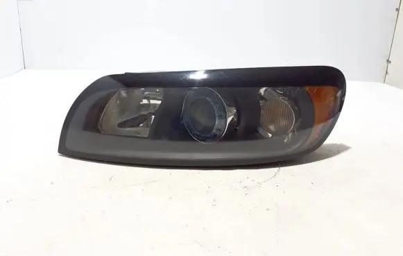 Volvo C30 Headlight/headlamp 31214570