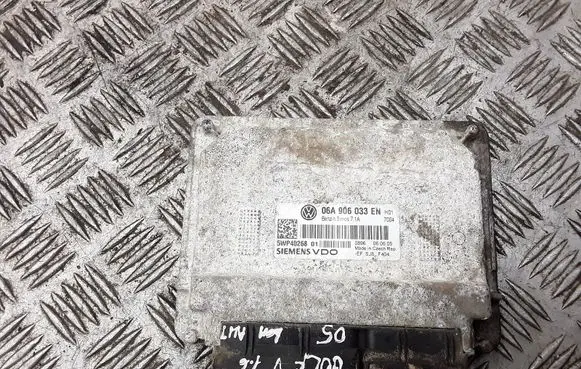 Volkswagen Golf V Engine control unit/module 06A906033EN 5WP40268