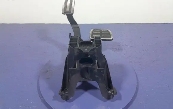 Skoda Octavia 985 Accelerator throttle pedal 5Q1723058CF