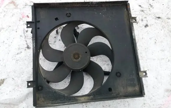 Volkswagen Fox Radiator cooling fan shroud 6q0121207e