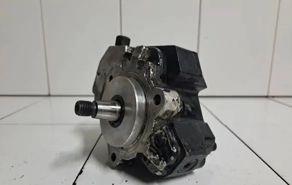 BMW 3 E46 Fuel injection high pressure pump 7788670 0445010045 020433