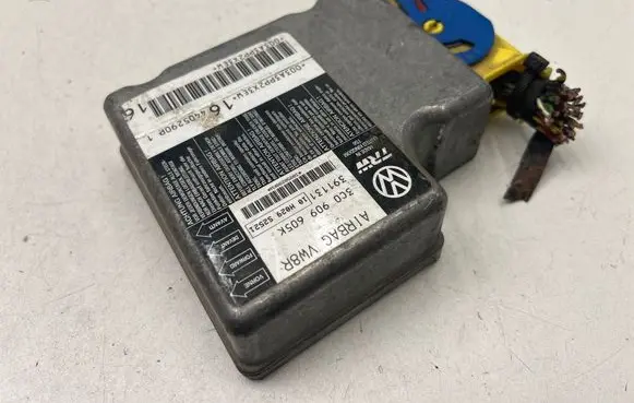 Volkswagen PASSAT B6 Airbag control unit/module 3C0909605K 391131