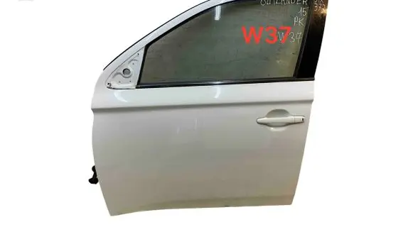 Mitsubishi Outlander Front door