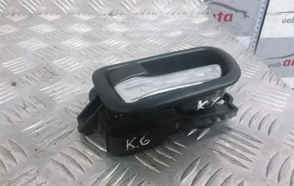 Toyota Avensis T220 Rear door interior handle C2261A1