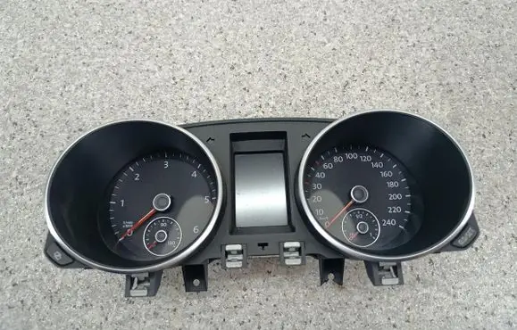 Volkswagen Golf VI Speedometer (instrument cluster) 5K0920870G