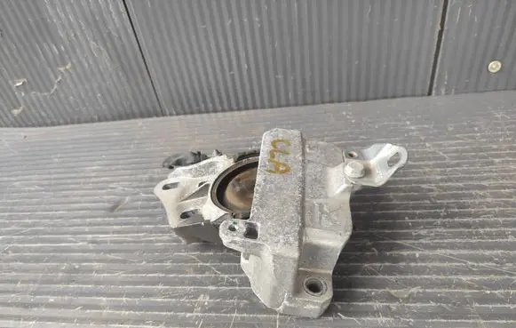 Mercedes-Benz CLA C118 X118 Engine mount vacuum valve A2472406100