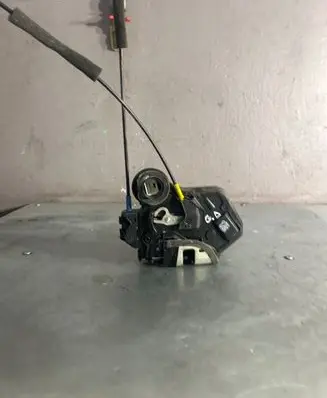 Toyota Corolla Verso AR10 Front door lock A046693