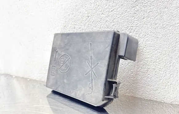 Opel Mokka Fuse box cover 95263743