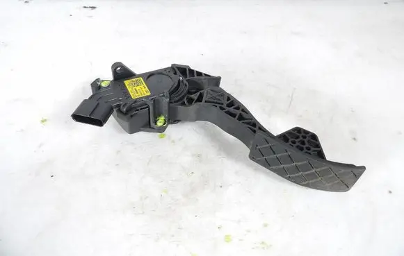 Skoda Rapid (NH) Accelerator throttle pedal 6C1721503D