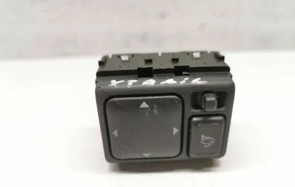 Nissan X-Trail T30 Wing mirror switch