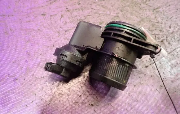 Peugeot 307 CC Throttle body valve 9636300980
