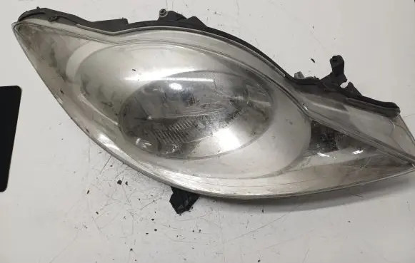 Peugeot 107 Headlight/headlamp 811100H110