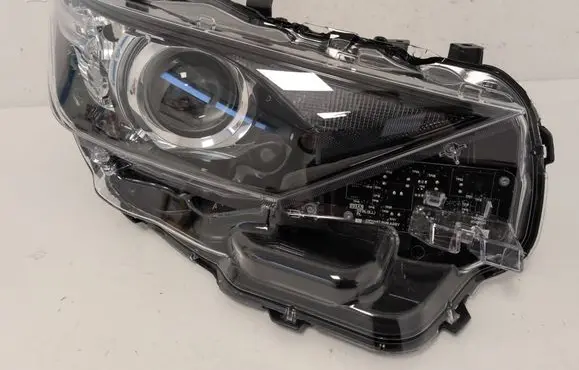 Toyota Auris E180 Headlight/headlamp 8111002K30 90070909