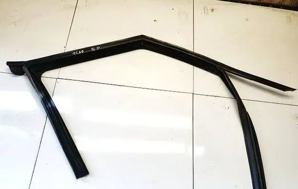 Skoda Yeti (5L) Rubber seal front coupe door 