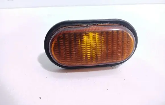 Renault Espace II Front fender indicator light 13910020 6R0142789