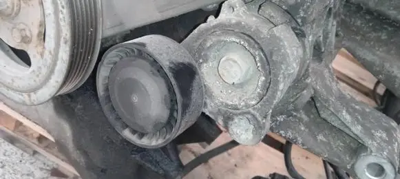 Chevrolet Captiva Generator/alternator belt tensioner