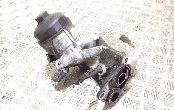 Opel Zafira B Oil filter mounting bracket 897385813