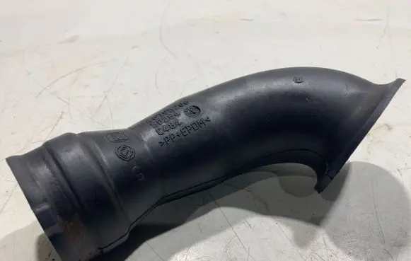 Alfa Romeo 147 Air intake duct part 50284 46795206 E484