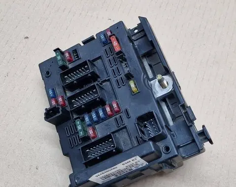 Peugeot 307 Fuse module 9646405280