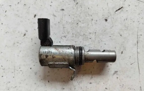 Volkswagen Golf V Camshaft vanos timing valve 03C906455A